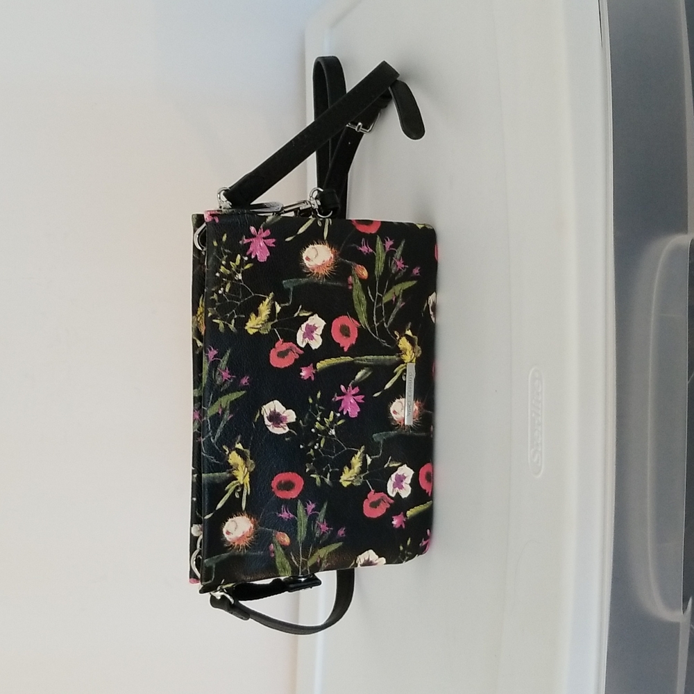 Vince Camuto Cami Leather Crossbody / Wristlet Bag